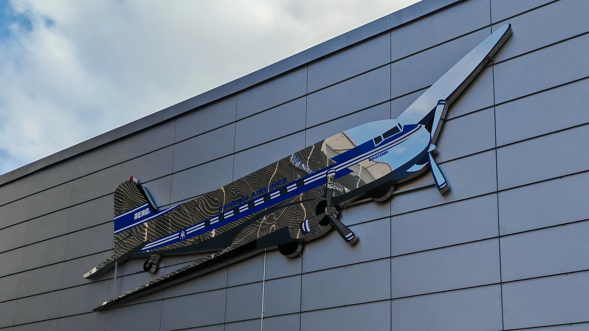 erikoisvalomainos-lentokone-avia-real-estate-valokyltti-1