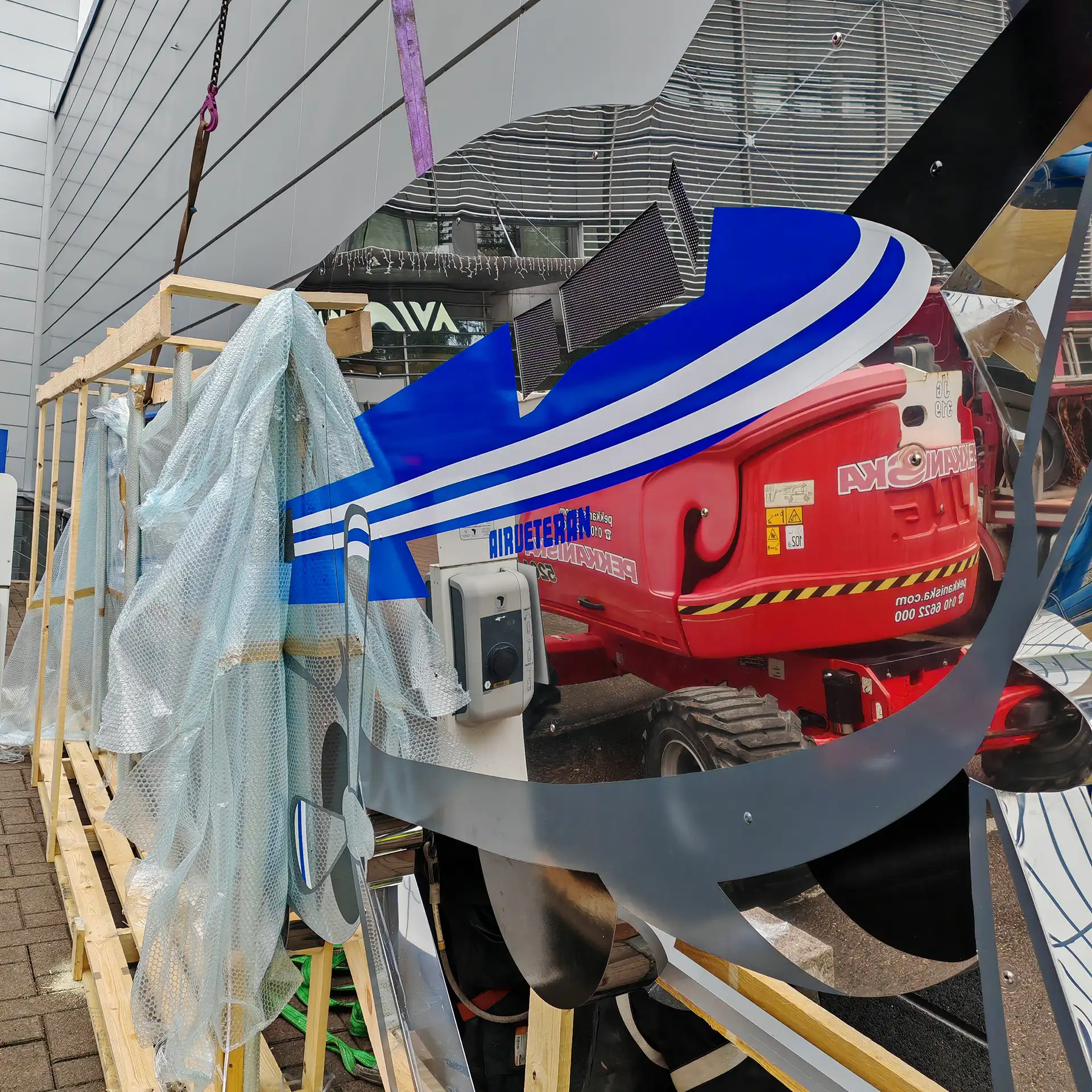 erikoisvalomainos-lentokone-avia-real-estate-valokyltti-2-2