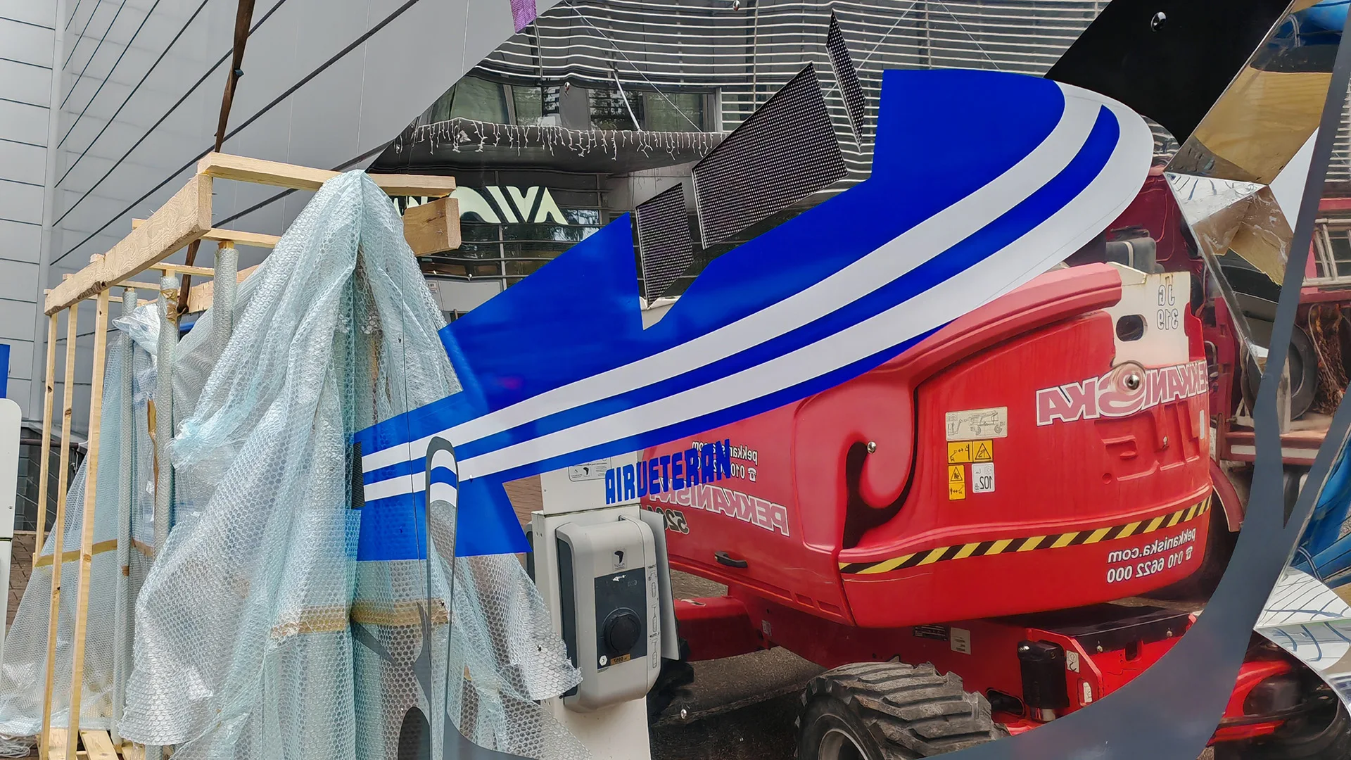 erikoisvalomainos-lentokone-avia-real-estate-valokyltti-2