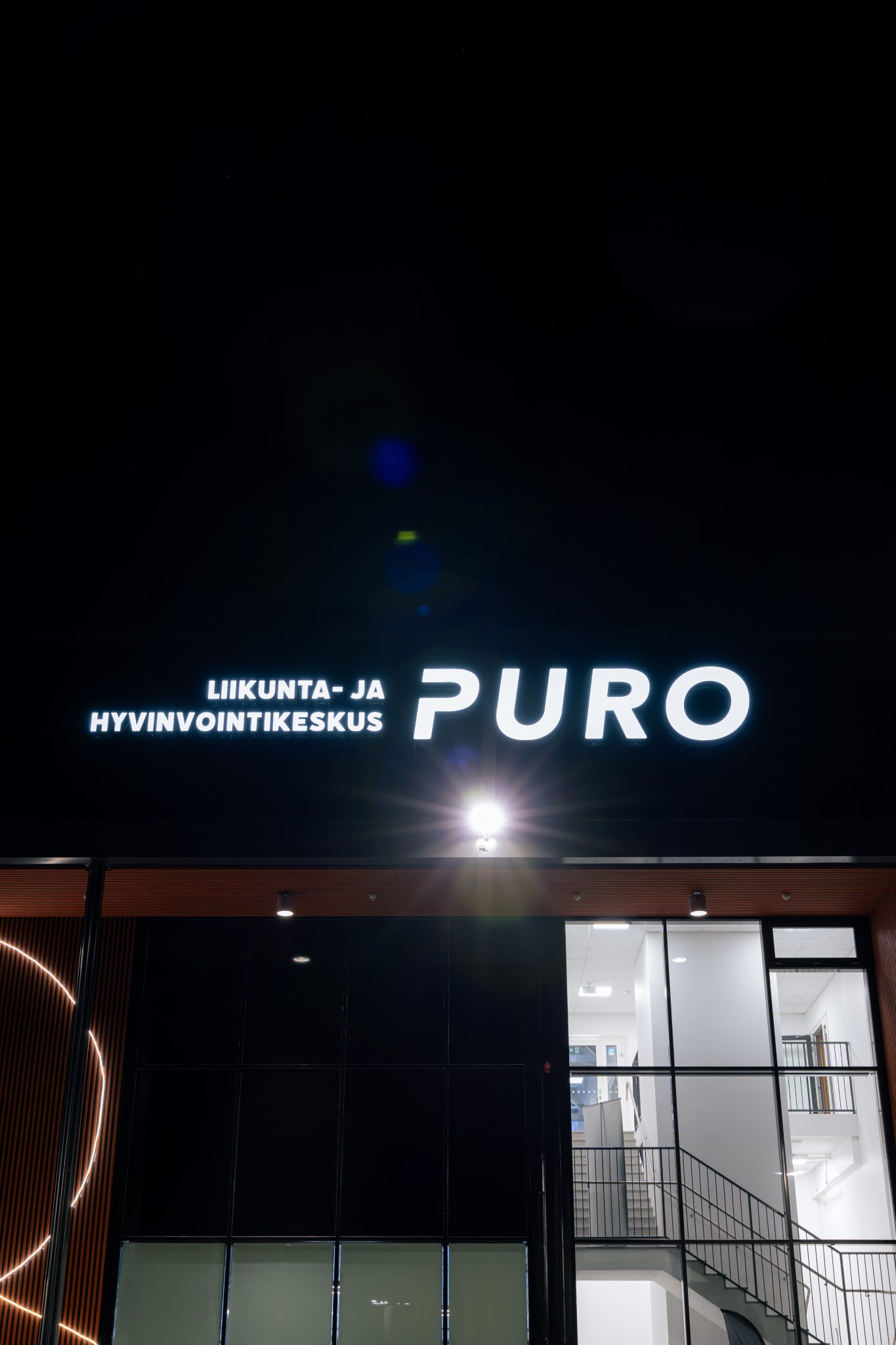 irtokirjainvalomainos-liikuntakeskus-helsinki