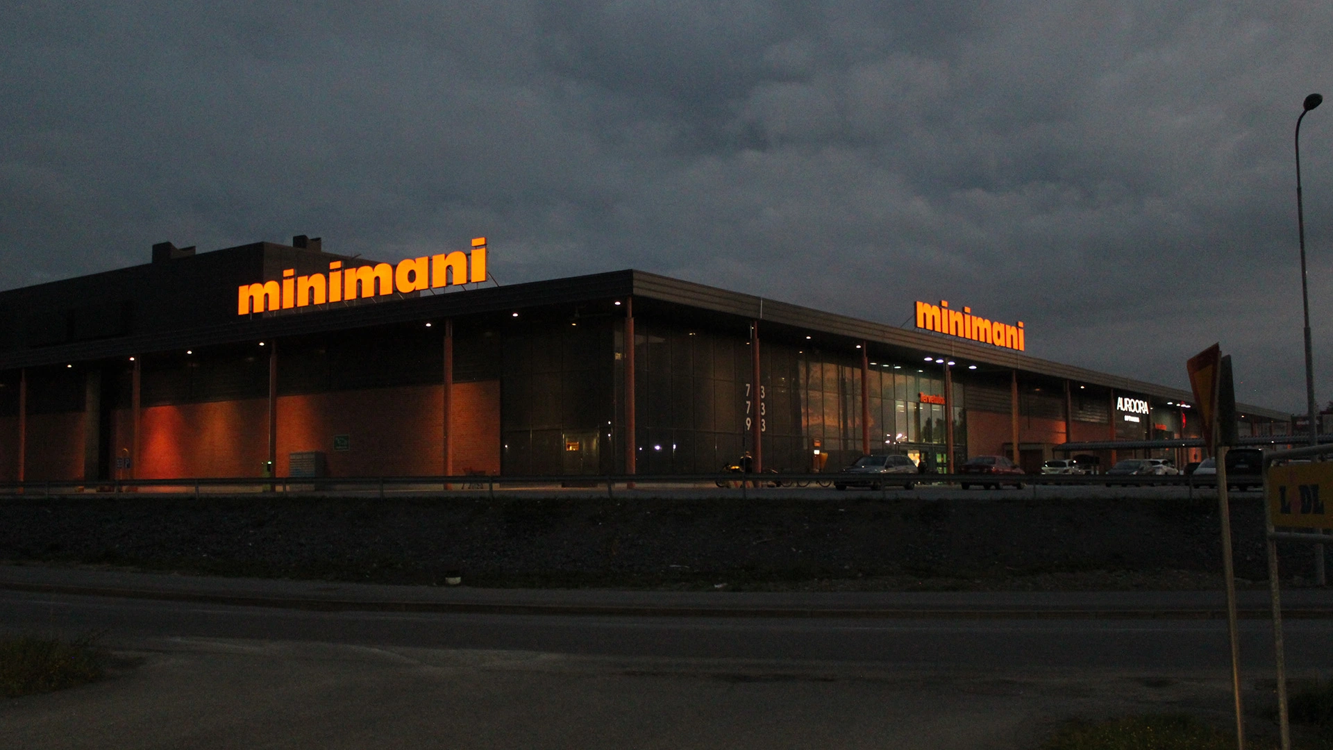 minimani-valomainos-led-irtokirjaimet-kauppaketju-valokyltti