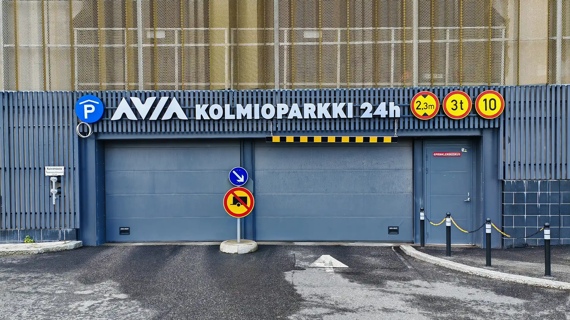 valomainos-irtokirjain-avia-kolmioparkki-valokyltti